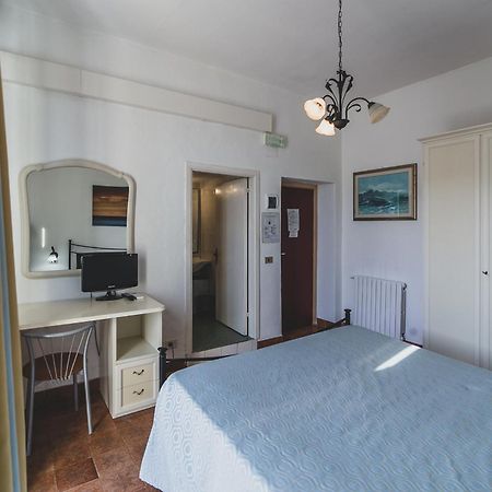 Hotel Alfiero Porto Santo Stefano  Habitación foto