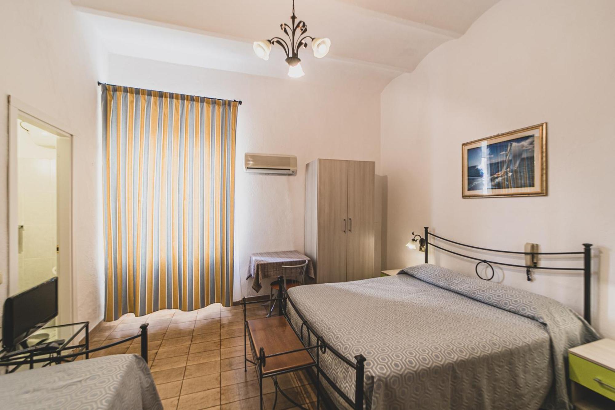 Hotel Alfiero Porto Santo Stefano  Habitación foto